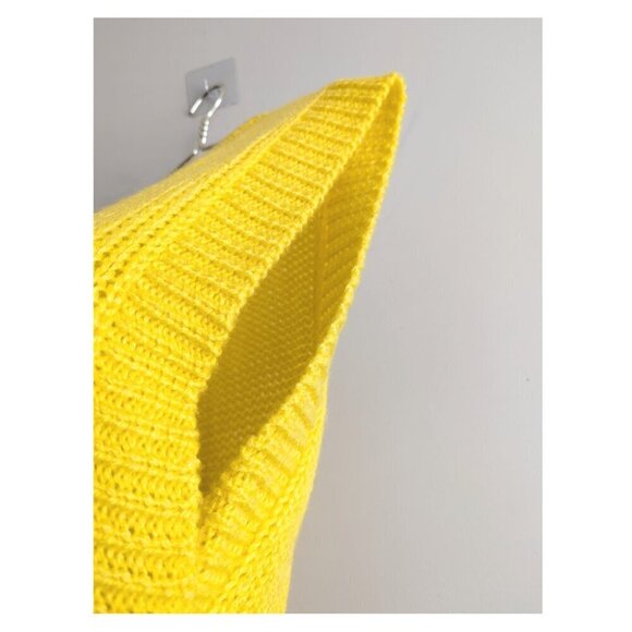 Vintage Knit Crop Vest - Picture 2 of 5